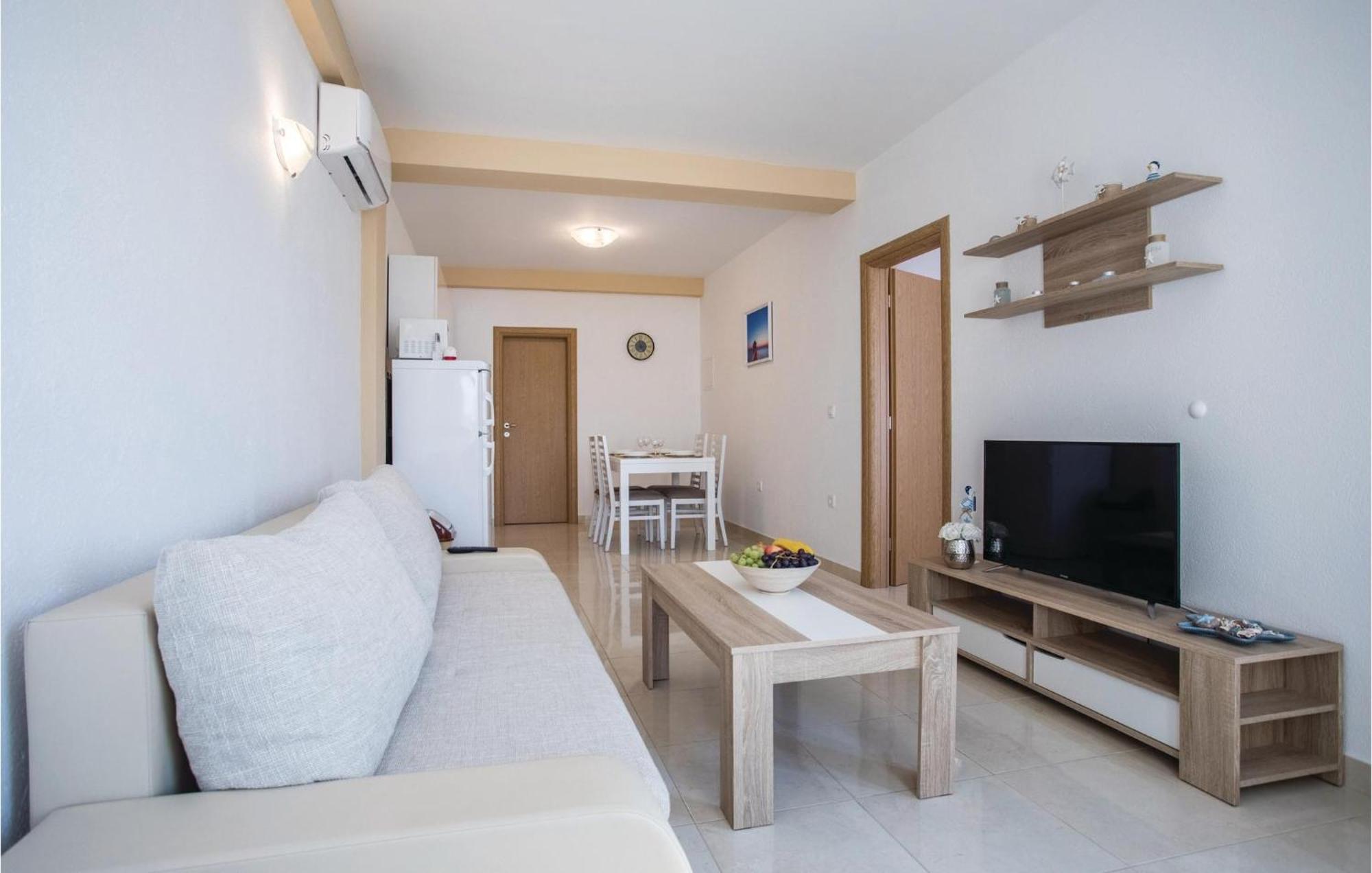 1 Bedroom Amazing Apartment In Komarna Klek Bagian luar foto