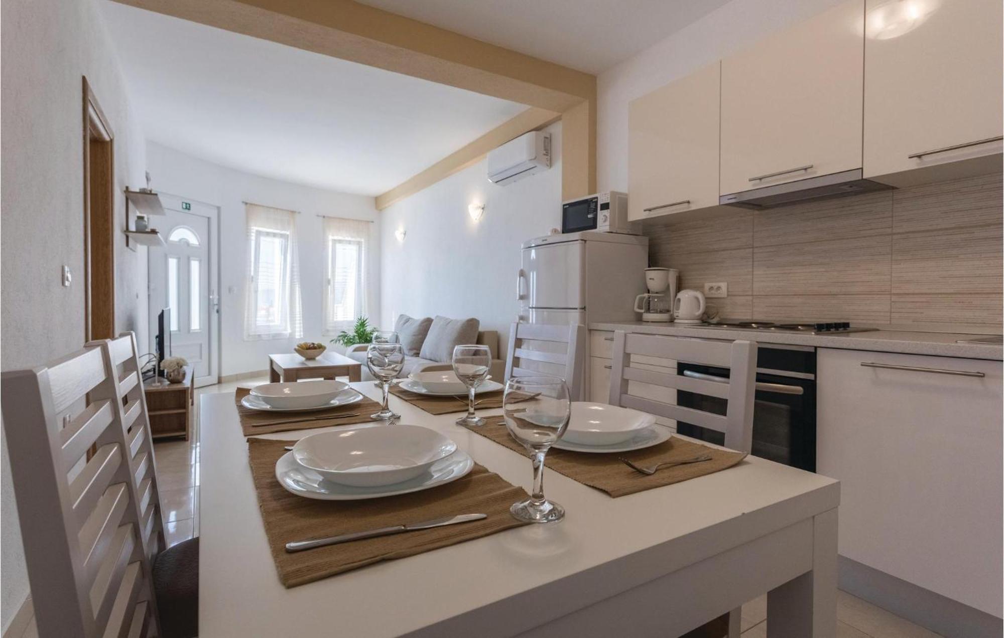 1 Bedroom Amazing Apartment In Komarna Klek Bagian luar foto