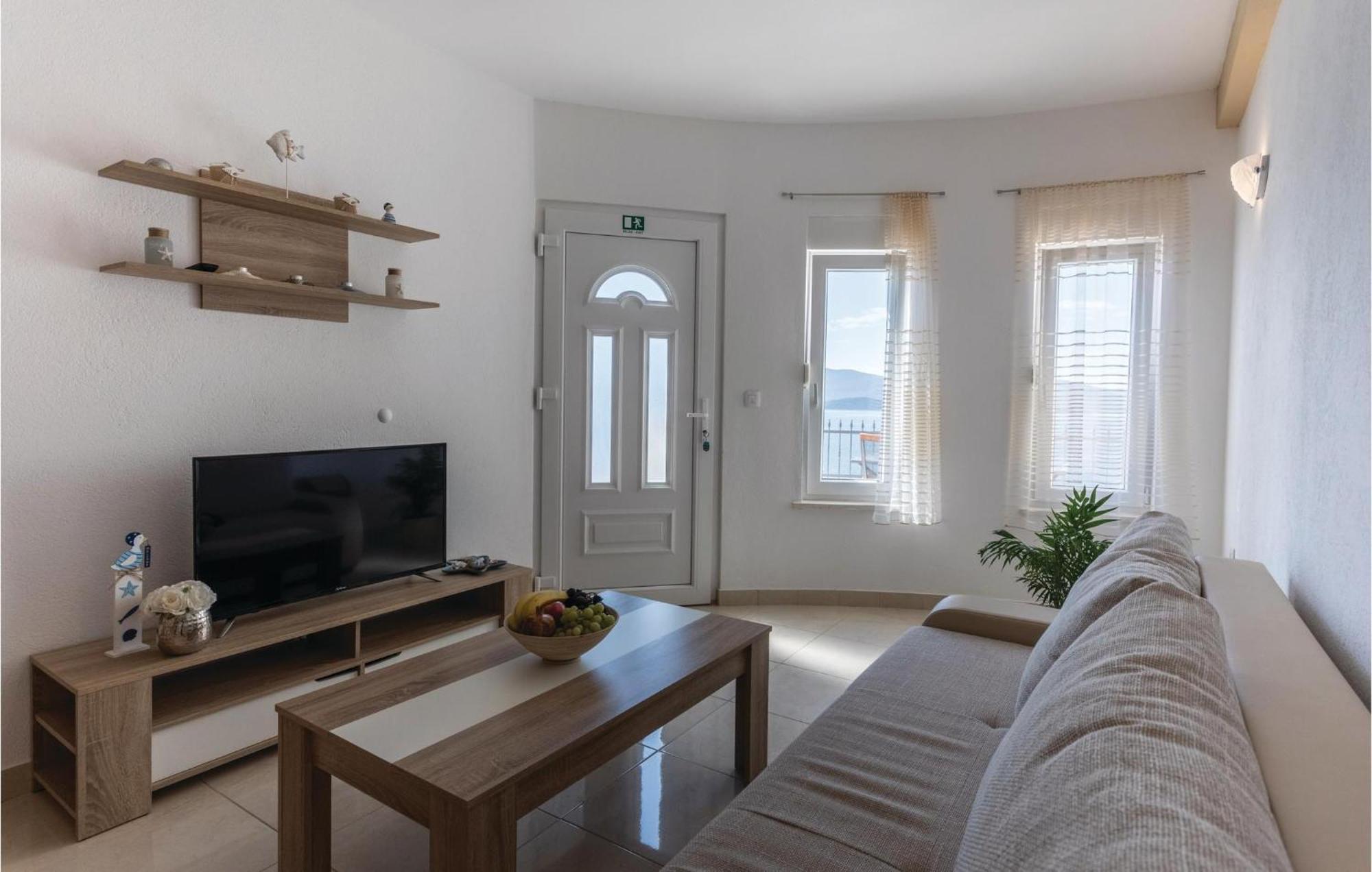 1 Bedroom Amazing Apartment In Komarna Klek Bagian luar foto
