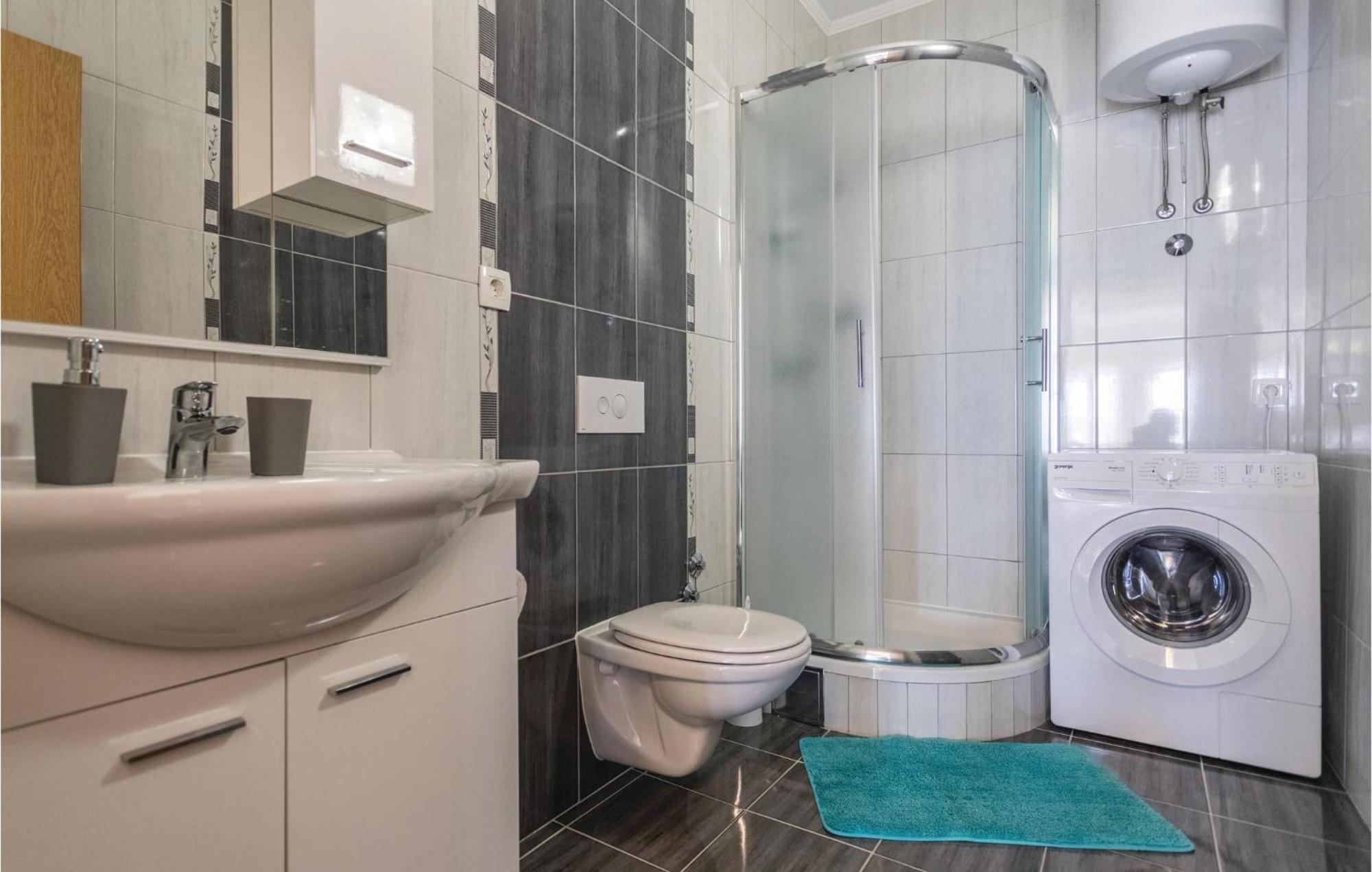 1 Bedroom Amazing Apartment In Komarna Klek Bagian luar foto