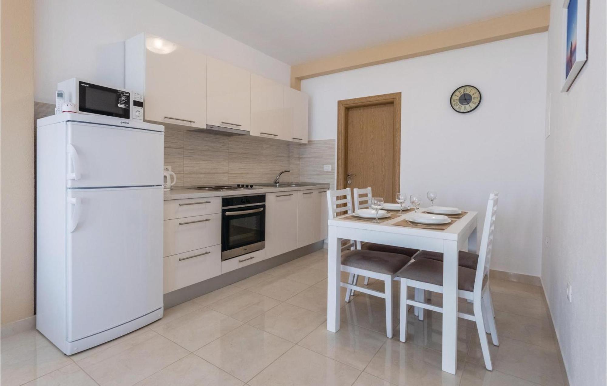 1 Bedroom Amazing Apartment In Komarna Klek Bagian luar foto